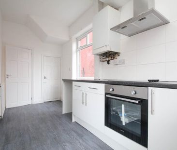 3 bedroom semi-detached house to rent - Photo 2