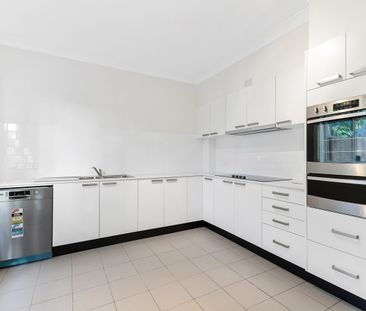 11 Council Street, Bondi Junction NSW 2022 - Townhouse For Rent | D... - Photo 3