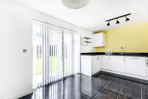 3 bedroom end of terrace house to rent - Photo 1