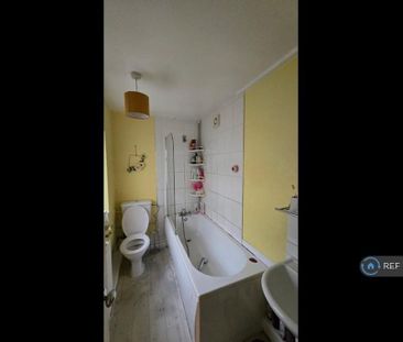 3 bedroom terraced house to rent - Photo 6