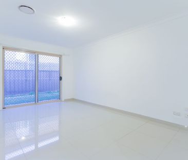 3 Bedroom home in great location in Minto !! - Photo 3