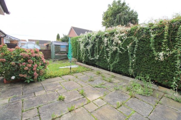 3 bedroom Detached bungalow to rent - Photo 1
