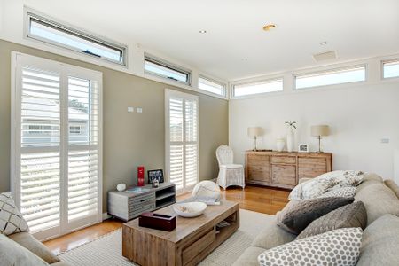 Metres to the foreshore! Fully furnished - Photo 2