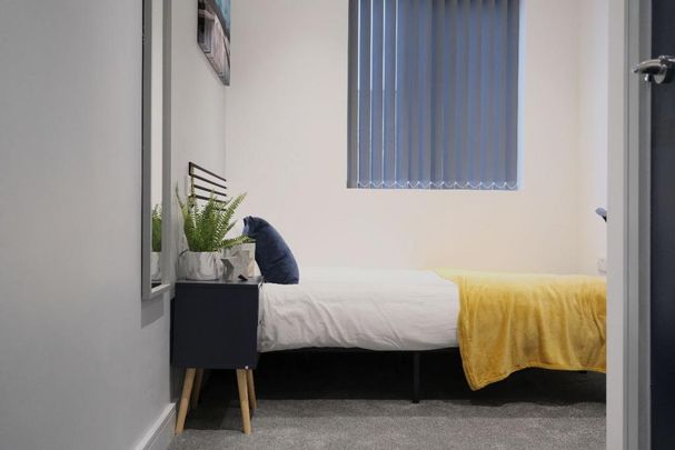 6 bedroom terraced house to rent - Photo 1