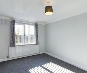 2 bedroom ground floor flat to rent - Photo 4