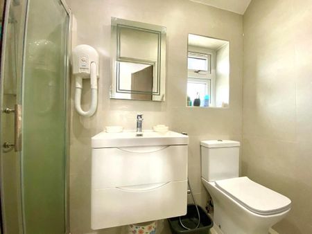 5 bedroom semi-detached house to rent - Photo 5