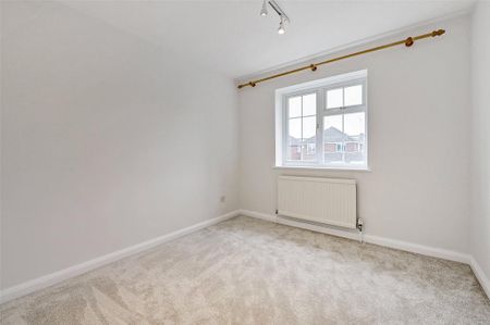 4 bedroom detached house to rent - Photo 2