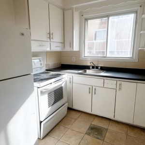 4½ For Rent — Le Plateau-Mont-Royal — $1 - Photo 3