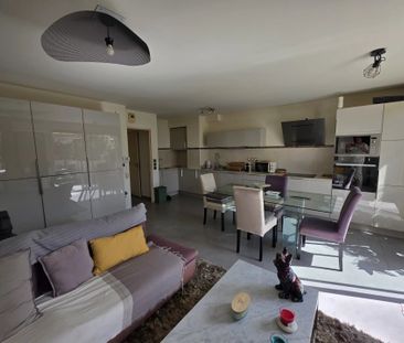 Location Appartement 2 pièces 57m² MARSEILLE 10ème - Photo 3