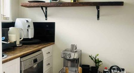 Spacious 5-bedroom, 2-bathroom home available for rent! - Photo 3