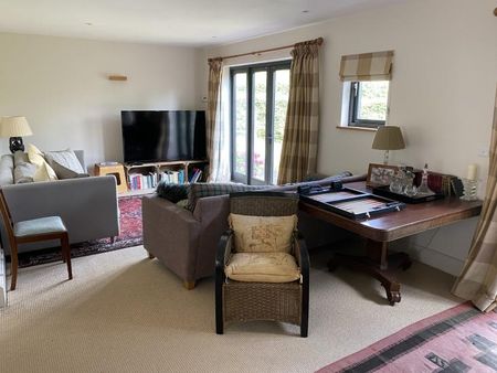 Near Royston Double Room with Own Bathroom - Photo 2