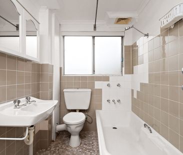 Stylish Apartment in Prime Location - Photo 4