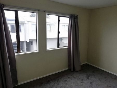 Comfy 3 Bedroom Riccarton Apartment - Photo 3