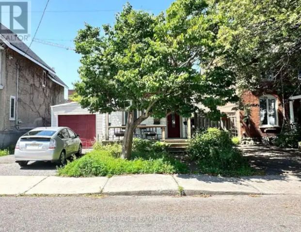 2 - 182 LEBRETON STREET N | 2 - 182 LEBRETON STREET N, Ottawa - Photo 1