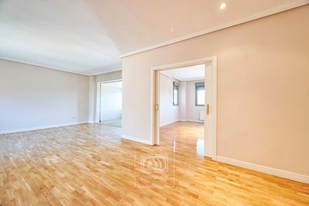 Alquiler de ático en Encinar de los Reyes - Photo 4