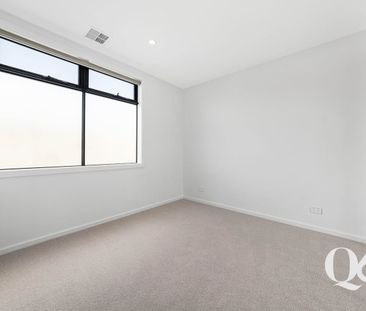 Stylish 3-Bedroom Home with Study – Prime Aintree Location! - Photo 4