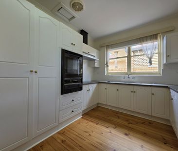 Beautiful family home, full of character! - Photo 3