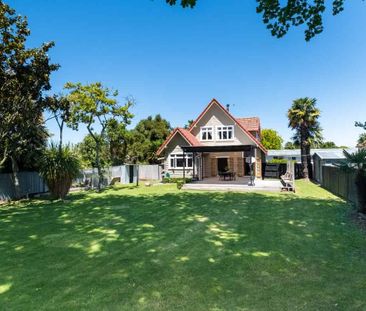 Beautiful 7 Bedroom home - Photo 1