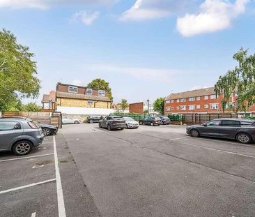 Slough, Berkshire, SL1 - Photo 3