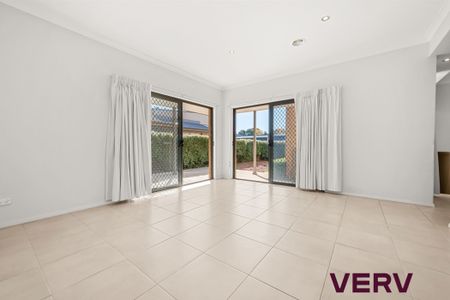 FABULOUS FAMILY HOME - Photo 5