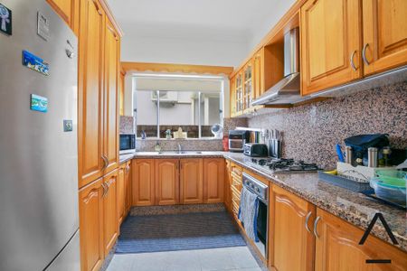 Charming Three-Bedroom Home in a Prime Earlwood Location - Photo 3