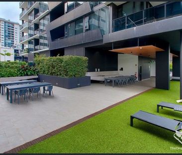 Luxury Fully Furnished Apartment in Prime Location - Brisbane State High School Catchment - Photo 1