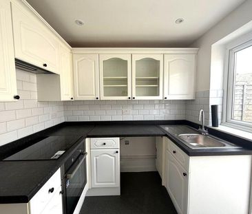 2 bedroom terraced house to rent - Photo 2