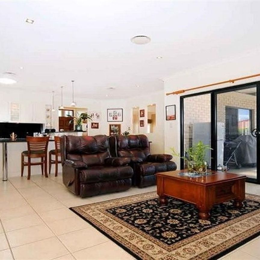 Quality 4 Bedroom Home in Middle Ridge - Photo 1