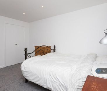 5 bedroom detached house to rent - Photo 3