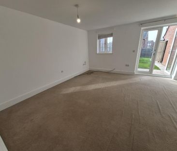 3 bedroom semi-detached house to rent - Photo 4