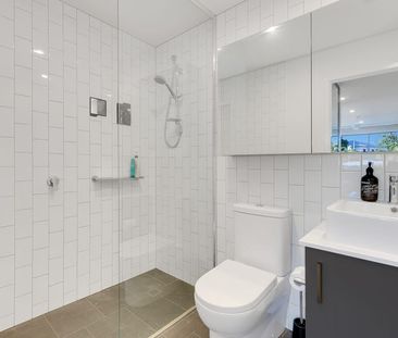 Modern Apartment with Spacious Balcony - Photo 2