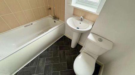 Cambridge Crescent, Birmingham, B15 - Photo 2