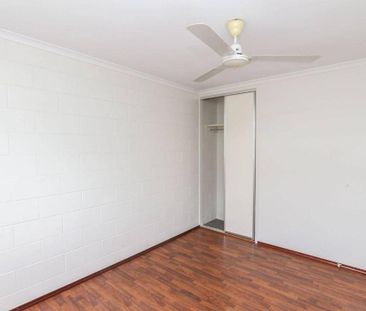 Quaint townhouse close to beachfront - Photo 1