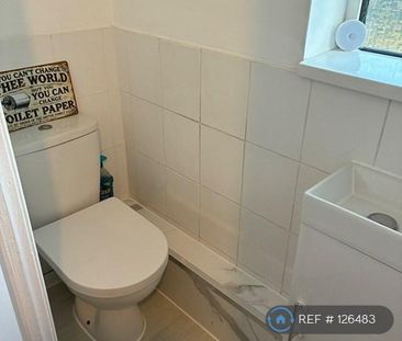 3 bedroom terraced house to rent - Photo 4