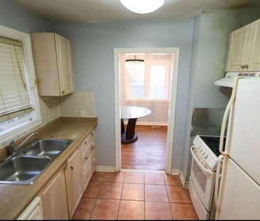 For Lease - 120 Town House Crescent, Brampton, Ontario - Photo 2