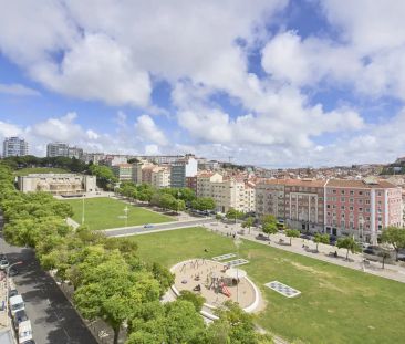 Room in a shared 4-bedroom apartment for rent in Lisbon. - Photo 5