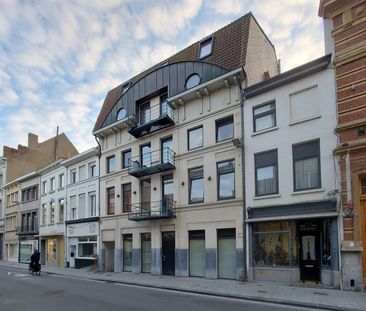 Penthouse te huur met twee slaapkamers en terrasje in hartje Kortrijk. - Foto 5
