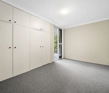 Modern & Elevated Ground Floor Apartment - Photo 5