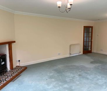 Detached 5 Bedroom Home in much sought after location. - Photo 2