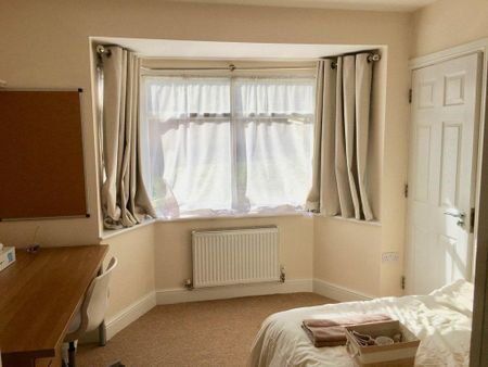 3 bedroom semi-detached house to rent - Photo 5