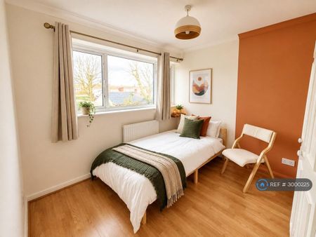 4 bedroom terraced house to rent - Photo 3