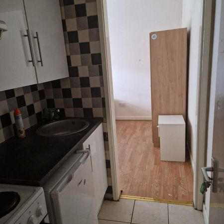 Studio to rent - Photo 3