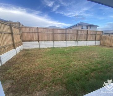 Modern Family Home - Photo 5