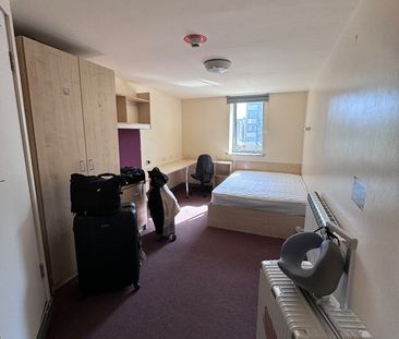 Room in a Shared Flat, George Kenyon Hall, M13 - Photo 3