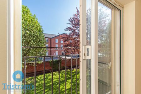 References Pending - 2 bed Flat - Photo 4