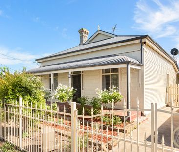 Three Bedroom Spacious Home - Photo 5