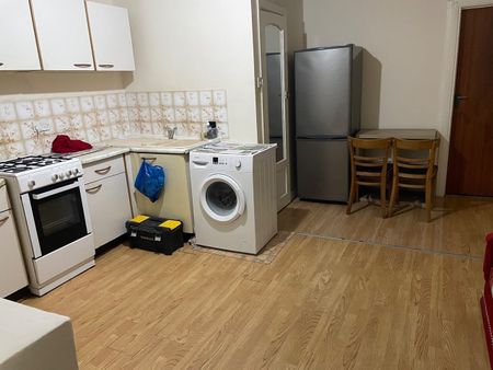 1 Bed Flat, Northbrook Road, IG1 - Photo 3