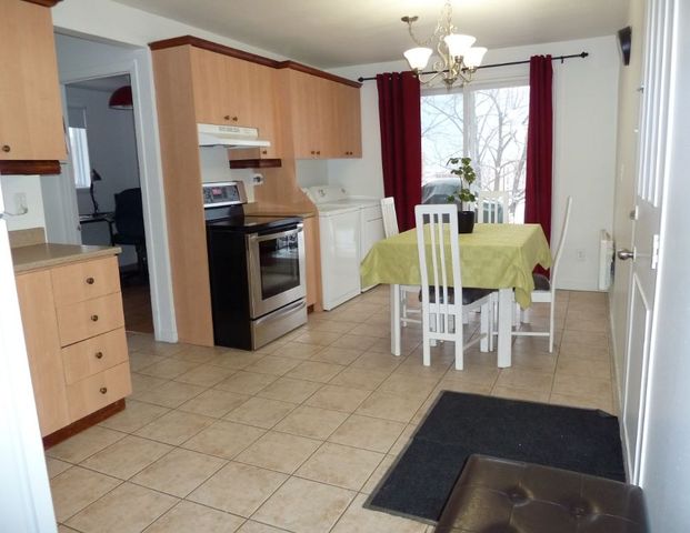 ᐅ Québec – Appartement 4 1/2 béton tout rénové – 2 balcons – Mois gratuit - Photo 1