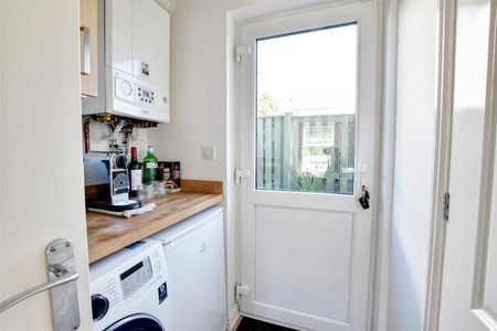 2 Bed House - Terraced - Photo 3