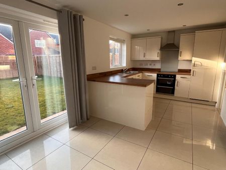 3 bedroom detached house to rent - Photo 4